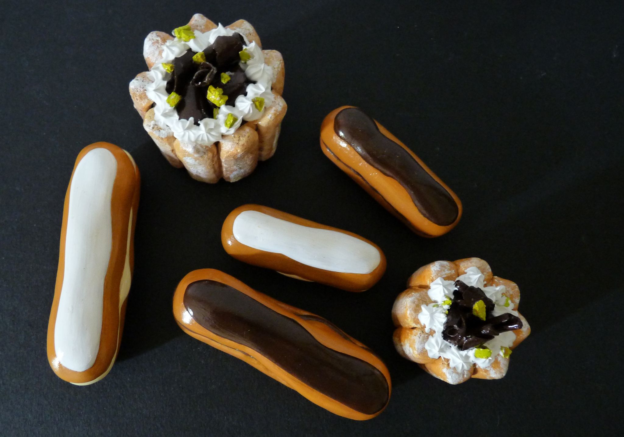 éclairs et charlottes au chocolat