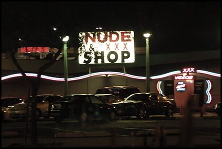 Nude_Shop_B