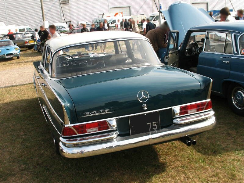 Mercedes300SEW112ar