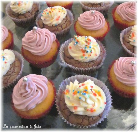 recettes Duo de cupcakes : chocolat glaçage vanille, vanille glaçage violette