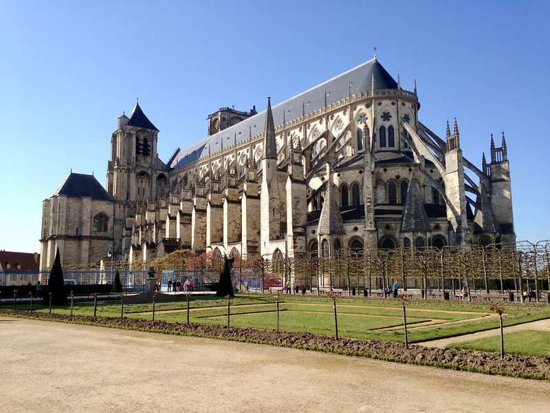 cathedrale-de-Bourges-vue-du-jardin-de-l-archeveche