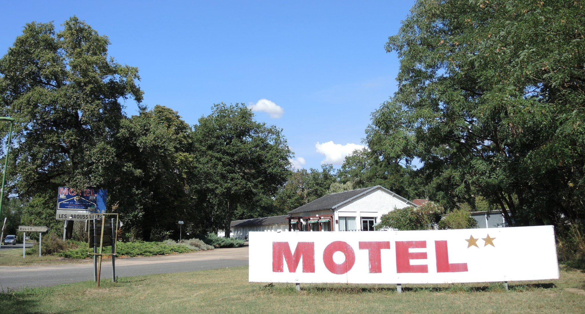 Mesves-sur-Loire, Motel les Brousailles