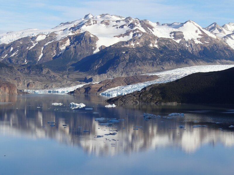 Le glacier et le lac Grey et le Hielo Patagonico vus depuis le chemin menant au camping Grey