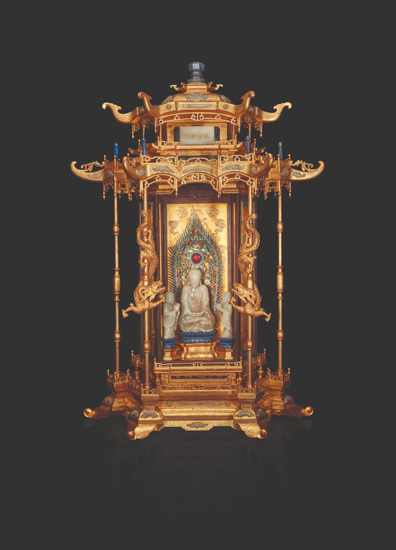 Très rare et important autel bouddhique en laque dorée, jade céladon pâle, lapis lazuli et Zitan abritant Amitayus