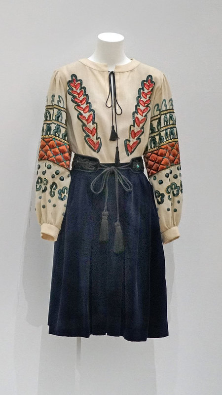 1981_Yves_Saint_Laurent_ensemble_inspired_by_Henri_Matisse's_1940_painting__Blouse_Roumaine_