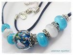 détail 3 collier rose de bleu perle de verre et oeil de chat, lacaudry création