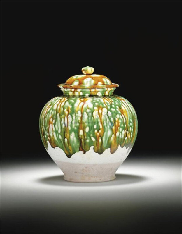A sancai-glazed pottery jar and cover, Tang dynasty (618-907)