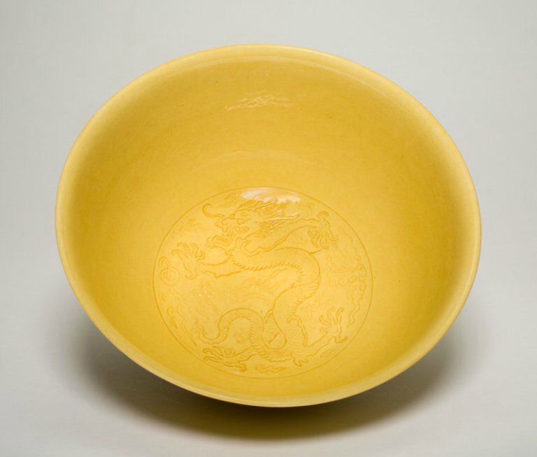 Bowl with Dragons, Qing dynasty (1644-1911), mark and period of Kangxi (1662-1722)