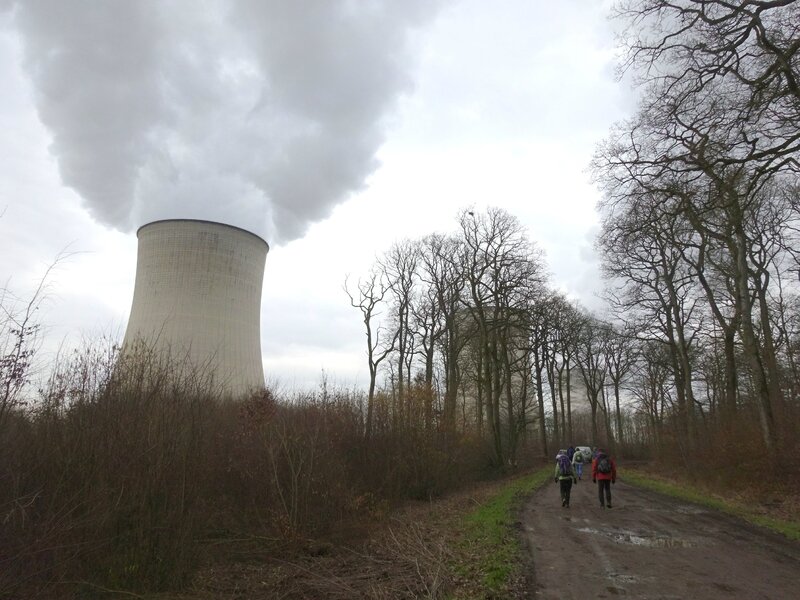 au pied d'une des cheminées de Cattenom