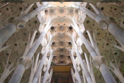 4226710-cathedrale-inachevee-sagrada-familia-a-barcelone-espagne