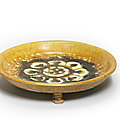 A sancai-glazed <b>tripod</b> <b>dish</b>, Tang Dynasty (618-907)