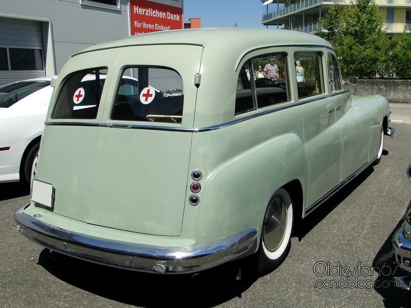 chrysler-new-yorker-ambulance-1948-02