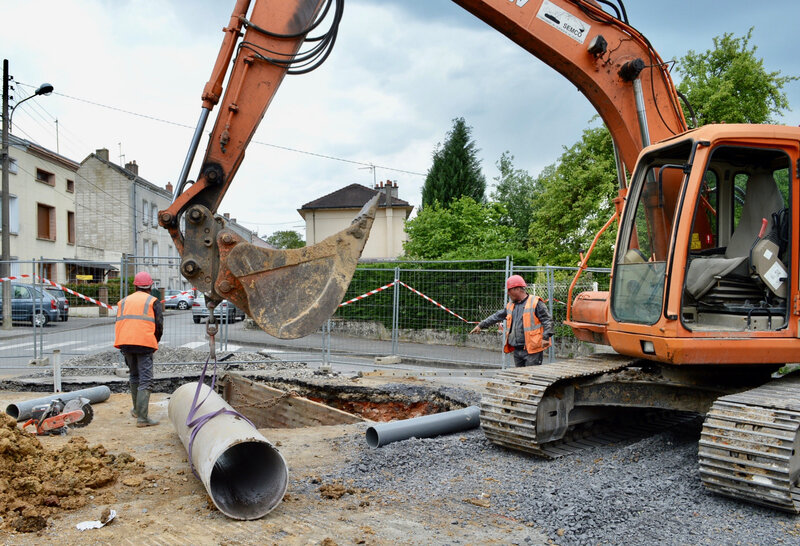 TRAVAUX HIRSON ASSAINISSEMENT RUE ST-MICHEL pelle tuyau