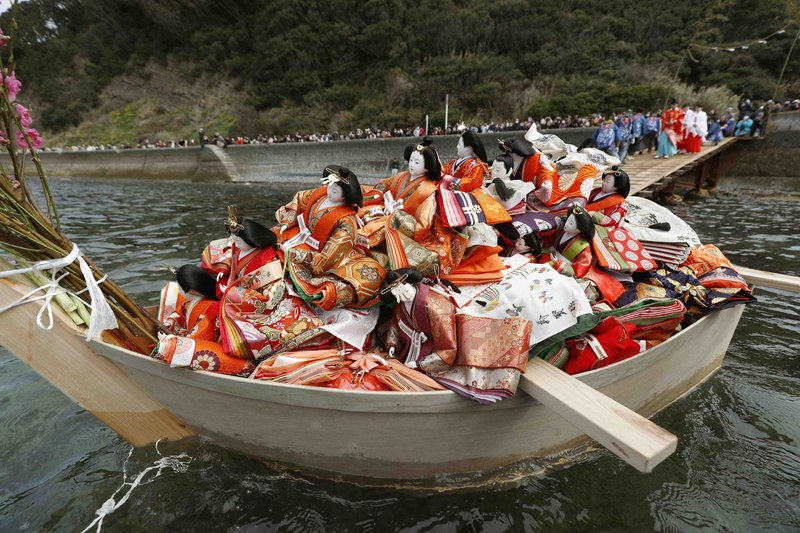 Hidden-Wonders-of-Japan-“Hina-Nagashi”-in-Wakayama-011