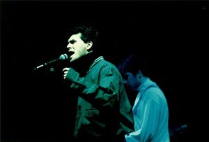 1989_12_The_Beautiful_South_Brixton_Academy_01