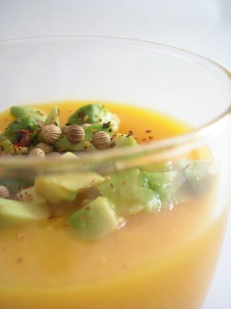 gaspacho_de_mangues__avocat__gros_plan