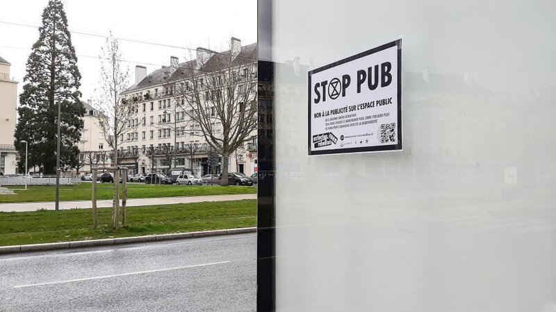 caen-extinction-revellion-anti-pub-854x480