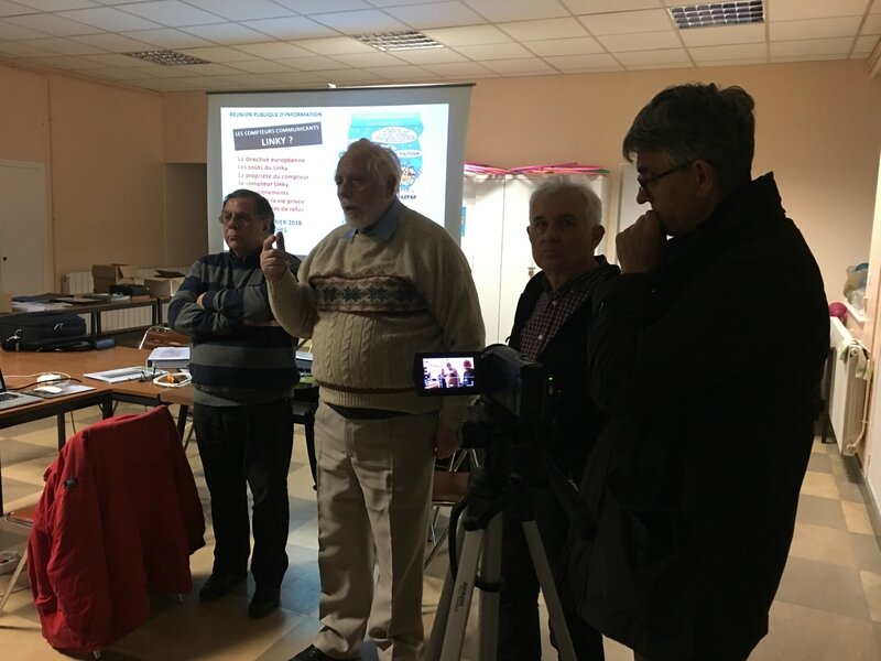 réunion publique anti stop Linky Avranches février 2018 AALGA Bretagne collectif sud Manche Bertrand Dubard, André Ganier-Lombard, Philippe Martin, Michel DequilbecqJPG