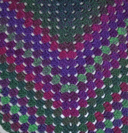 crochet__mon_premier_vrai_half_granny_triangle_d_tail_des_couleurs
