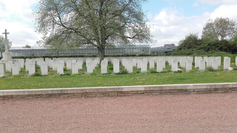 2019-04-26-cimetière britannique-la gorgue (2)