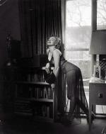 1952-01-Beverly_Carlton_hotel-day1-sit02-negligee_black-by_halsman-011-1