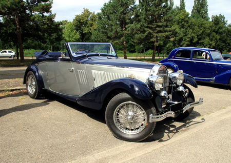 Bugatti_type_57_C_corsica_cabriolet_de_1937__Retrorencard_aout_2010__01