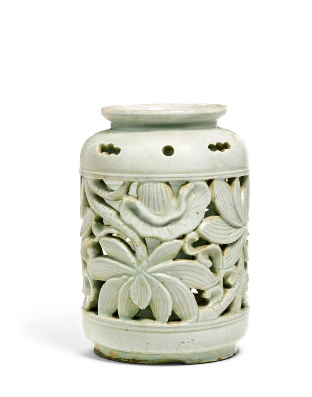 A rare white ware reticulated flowerpot stand, Joseon dynasty (1392-1897), 19th century