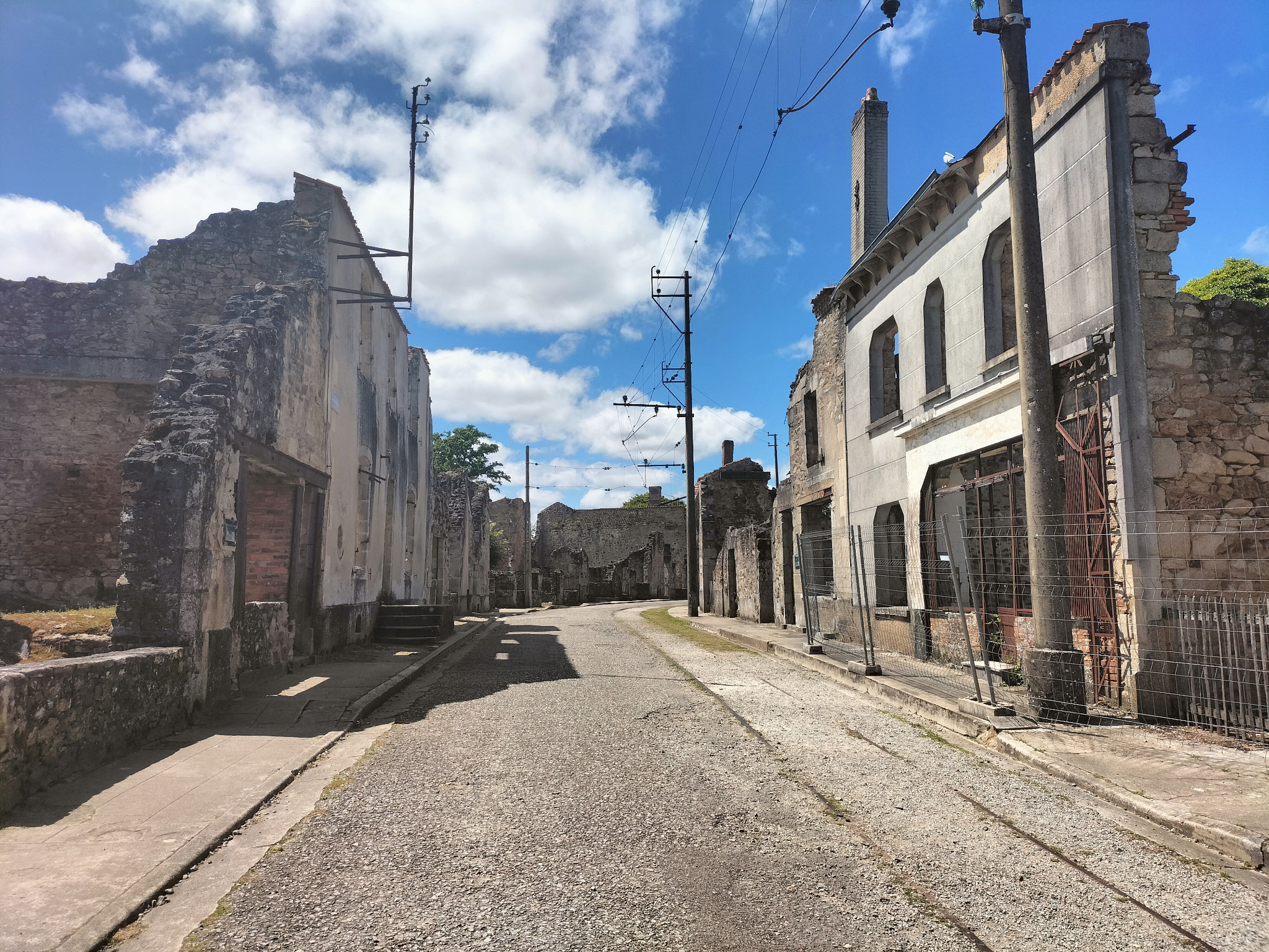 Oradour-sur-Glane, village martyr, une rue