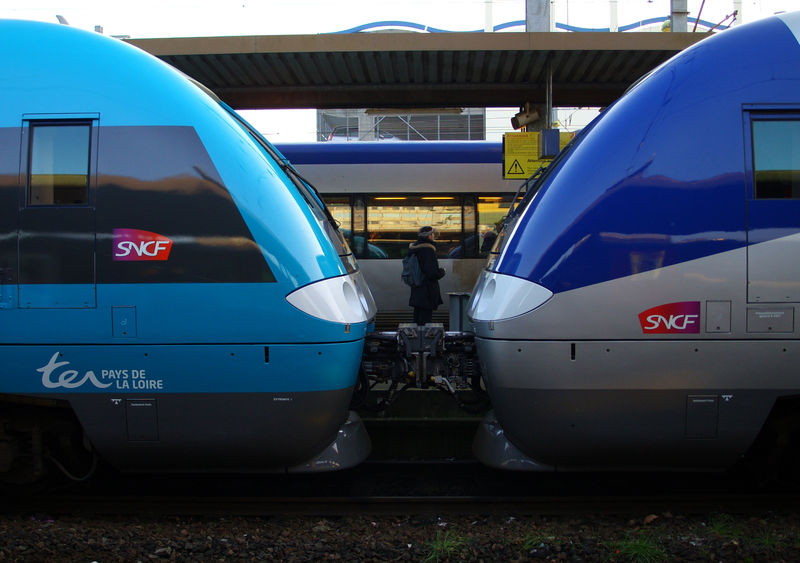 AGC attelés, Z 27 500 en gare de Nantes