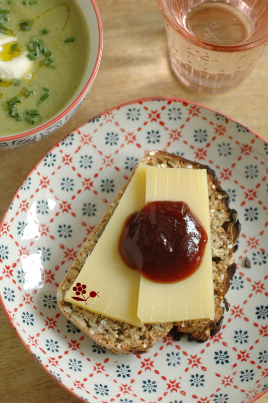 Tartine de lazy loaf aux graines de courge, Comté affiné & confiture d'épine vinette