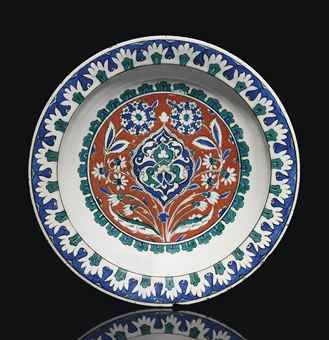 an_impressive_and_large_iznik_pottery_dish_ottoman_turkey_circa_1585_9_d5551063h