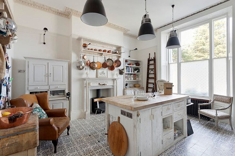 Beautiful-shabby-chic-style-kitchen-with-tiled-flooring