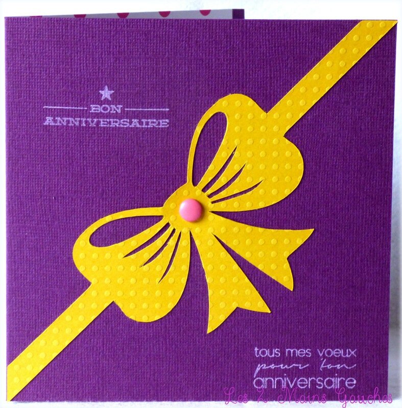 carte d'anniversaire violette avec gros noeud jaune