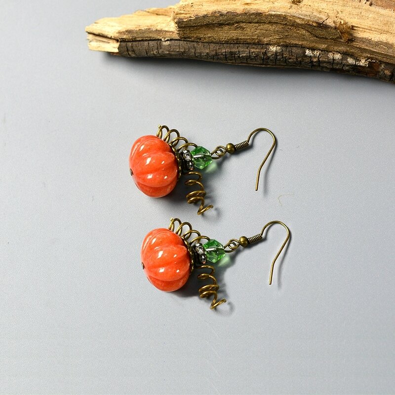 How-to-Make-Simple-yet-Chic-Pumpkin-Earrings-for-Halloween-4