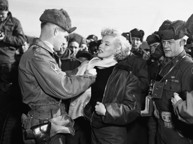 1954-02-17-korea-25th_division-with_sgt_guy_morgan-by_walt_durrell-1
