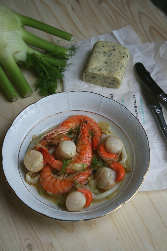 Coquilles saint acques, crevettes et calmars au beurre Bordier aux algues et fenouil 1