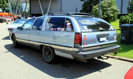 Buick_roadmaster_Estate_Wagon_limited_edition___1991_1996__RegioMotoClassica_2010__02