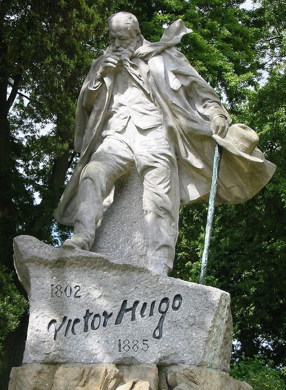 800px-Victor_Hugo_statue_Guernsey