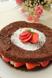 g_teau_au_chocolat_et_fraises_1