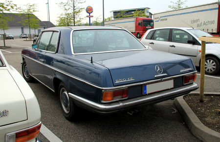 Mercedes_250_CE_automatic__Rencard_du_Burger_King__02