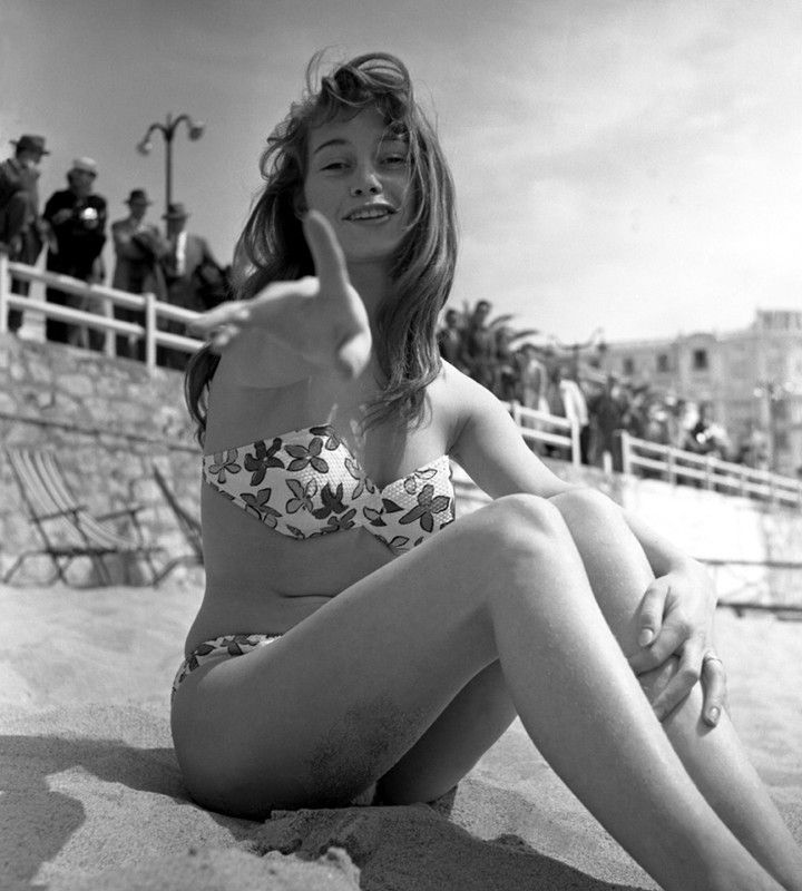 1953-05-festival_de_cannes-plage-051-1-par_giancolombo