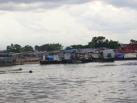 Certains_habitent_sur_les_bateaux