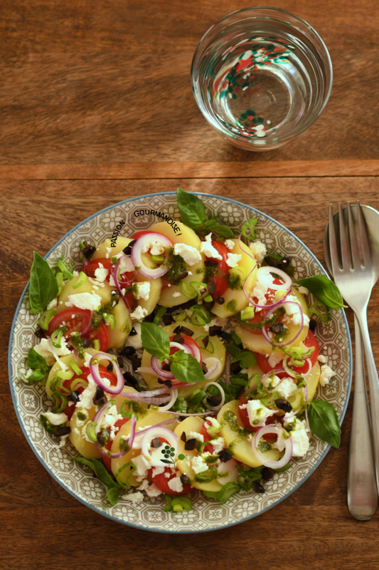 Salade pomme de terre, tomate, feta, olive noire, basilic & pesto_1