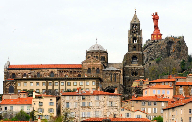 la-cathedrale-a-ete-construite-sur-le-mont-anis-qui-etait-deja-un-lieu-de-culte-avant-l-ere-chretienne-photo-yves-salvat-1514407654