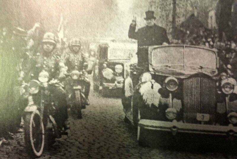 Inauguration de l'avenue Winston Churchill (ancienne avenue Longchamps) avec Winston Churchill lui-même. (Date?)