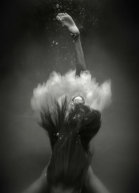ballerina-beautiful-black-and-white-dance-earth-Favim