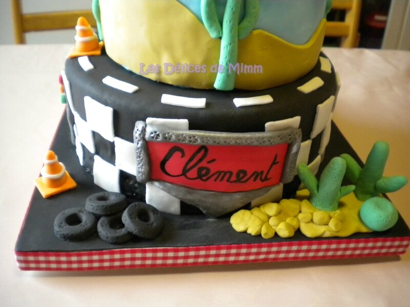 Un gâteau Cars avec voiture Flash Mcqueen 6