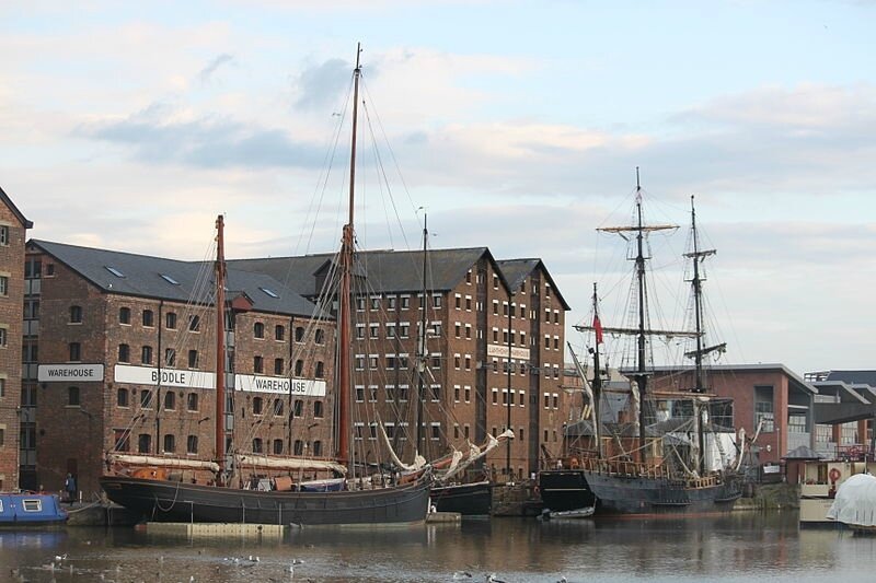 Tall_ships_in_Gloucester_Docks_for_the_filming_of_Alice_in_Wonderland_Through_the_Looking_Glass