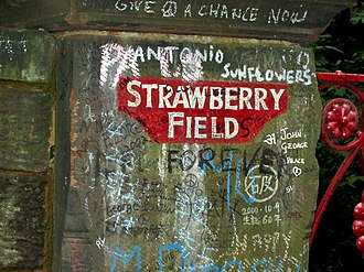 Straberry_field_sign