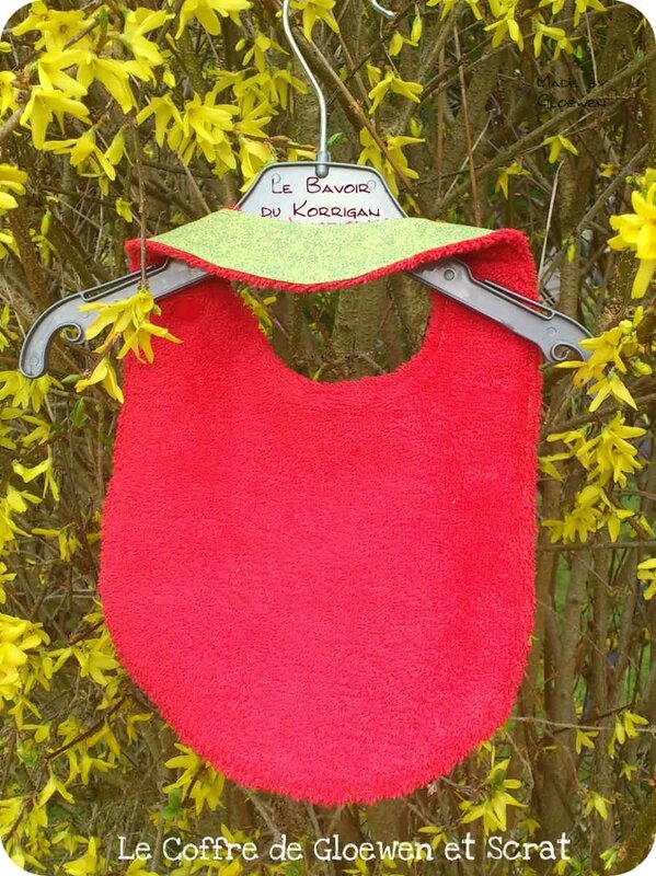 Bavoir Korrigan version bouquet d amour by Gloewen (9)